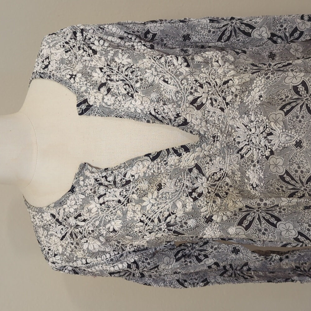 Black and white printed long cotton tunic with embroidery